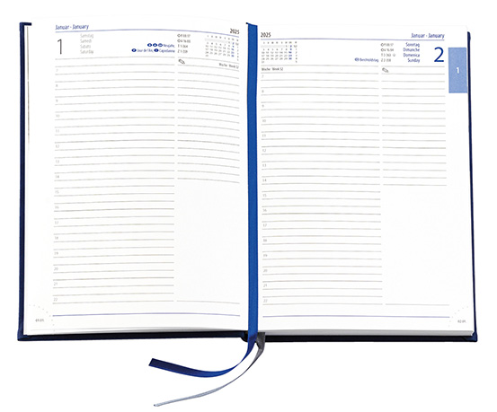 Buchkalender "Daily Chefkalender INT" im Format 14,5 x 20,5 cm, Kalendarium 4-sprachig D/F/I/GB Grau/Blau mit 2 Lesebändern, 416 Seiten Fadenheftung, Eckenperforation, Einband Slinky rot